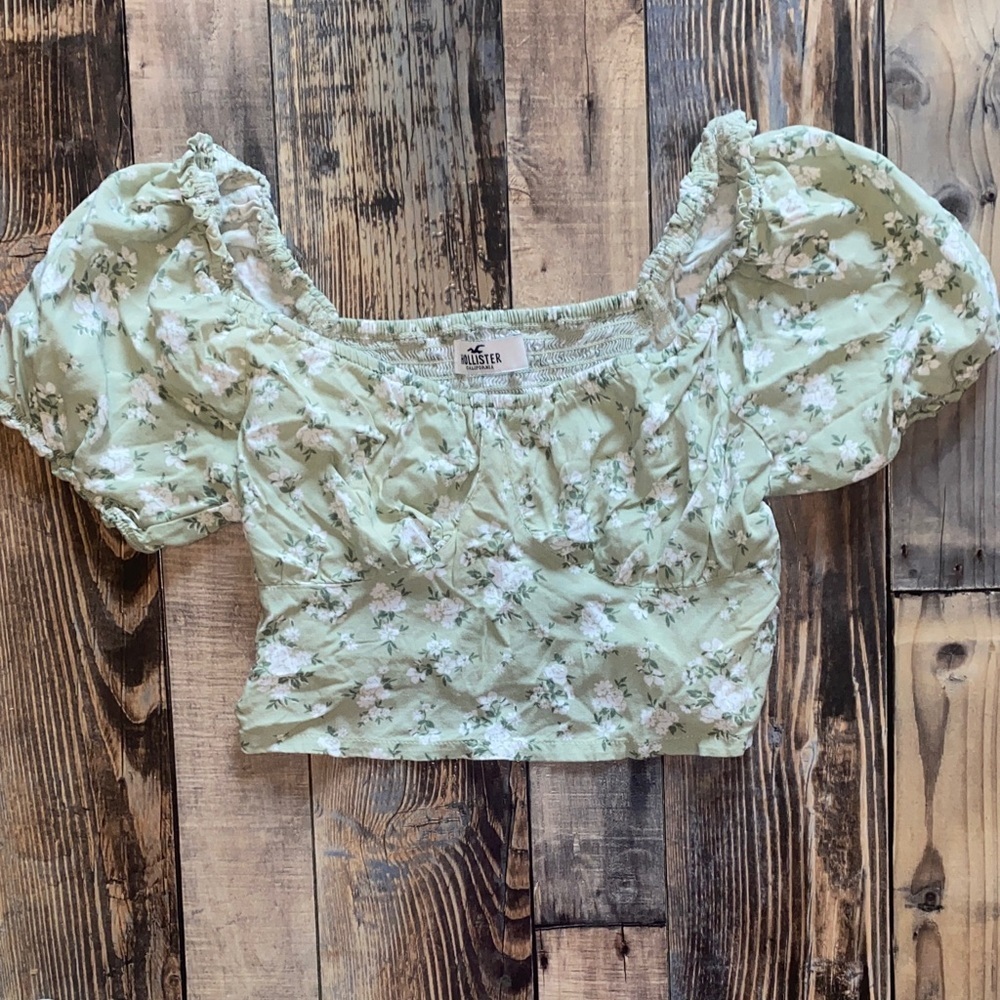 Hollister Light Green Floral Puff Sleeve crop Blouse